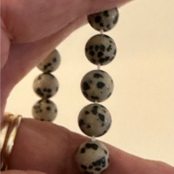 Kinsley Armelle Speckled Stretch Stone Bracelet with a Gold Tone Design Signed - Picture 7 of 7